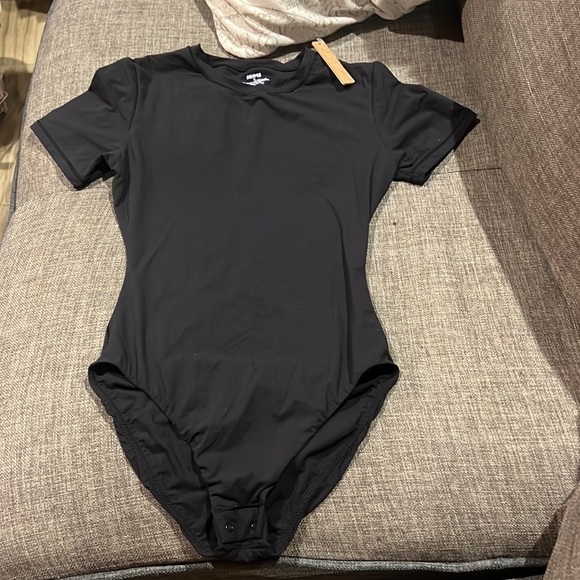 Skims Fits Everybody T-shirt Bodysuit - Picture 1 of 10